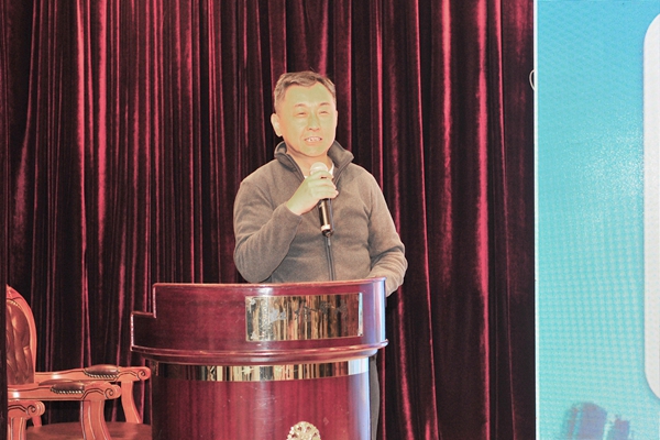 上海校友会会长张瑞岩致辞