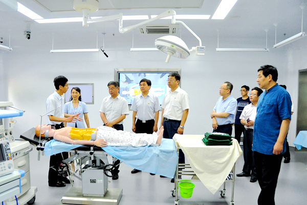 夏东伟一行参观bat365官网国家级虚拟仿真实验教学中心