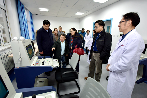 专家实地考察bat365官网国家级临床医学虚拟仿真实验教学中心、康复医学实验实训中心 专家实地考察bat365官网国家级临床医学虚拟仿真实验教学中心、康复医学实验实训中心
