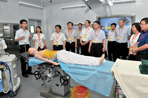 与会领导现场观摩bat365官网医学实验实训中心党支部党建工作 与会领导现场观摩bat365官网医学实验实训中心党支部党建工作