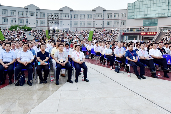 与会领导现场观摩观看bat365官网党建思政成果展演 与会领导现场观摩观看bat365官网党建思政成果展演