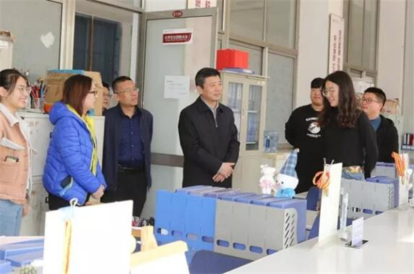 李明走访大学生社团联合会