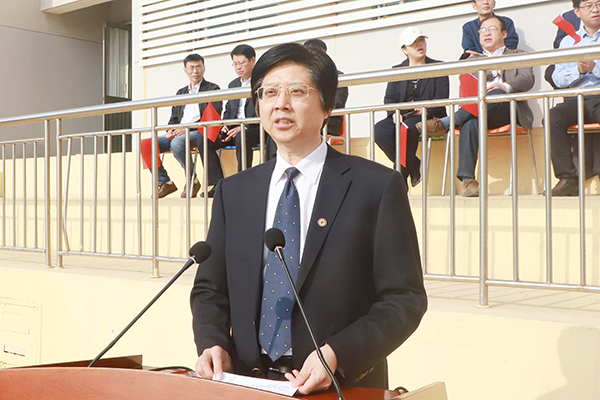 副校长朱军主持开幕式 副校长朱军主持开幕式