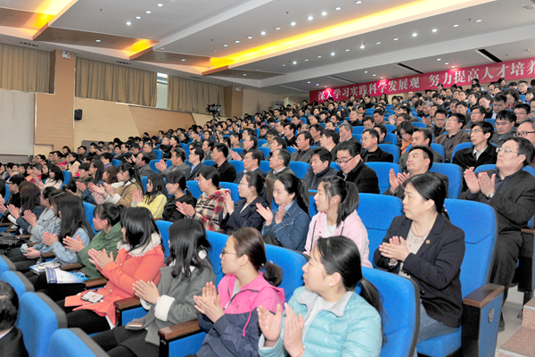 报告会现场